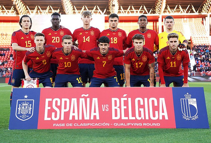 Huijsen juega el partido completo en la victoria de España sub-21 sobre Bélgica