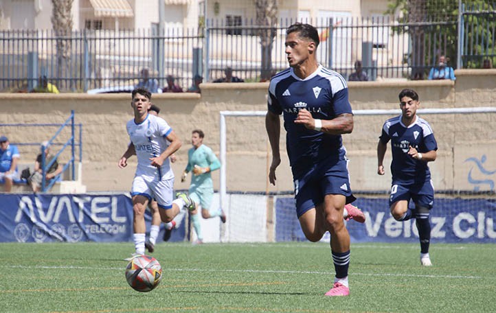 El Marbella FC se asegura la fase de ascenso con goleada en Vélez (2-6)