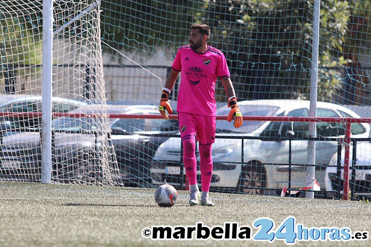 Manolo Reina, primera renovación de la UD San Pedro para la temporada 24/25