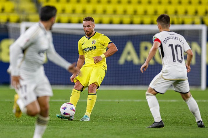 Ontiveros mantiene con vida al Villarreal B con un doblete ante el Albacete