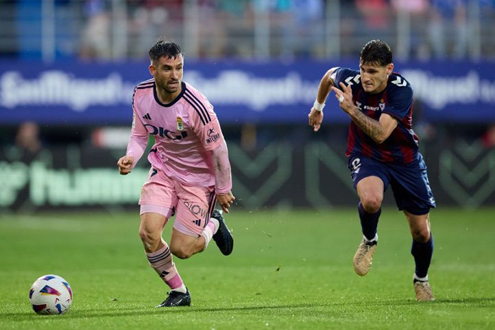 El Eibar de Cristian Gutiérrez se queda sin ascenso tras caer ante el Real Oviedo