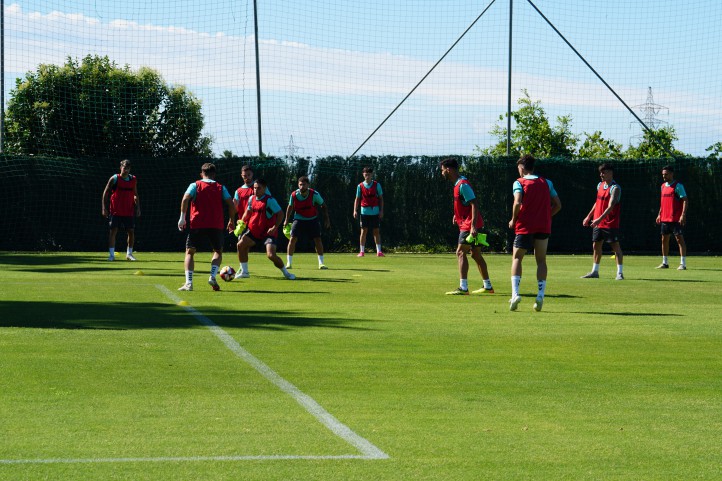 El Málaga prepara la final por el ascenso en Marbella Football Center