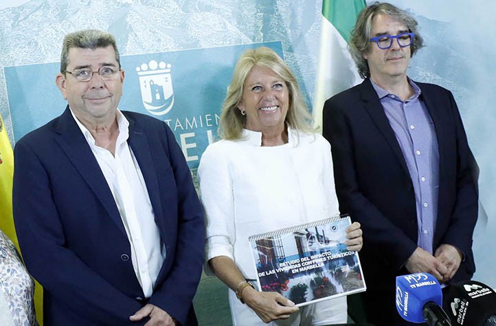 La alcaldesa de Marbella defiende los pisos turísticos: "generan ingresos"