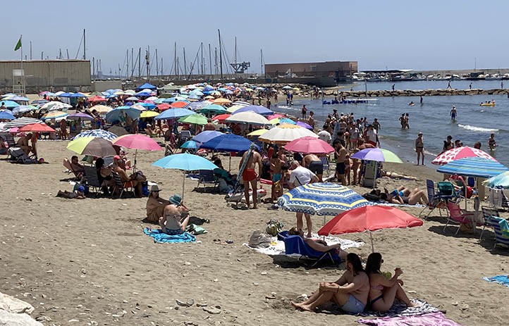 Bajan en Marbella los turistas hoteleros y las pernoctaciones durante junio