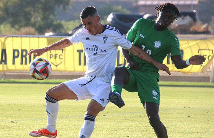 El Marbella cae ante el Torremolinos en el estreno de José Callejón