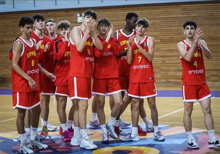 Buen partido de Dani Carrasco en el estreno de España en el Eurobasket