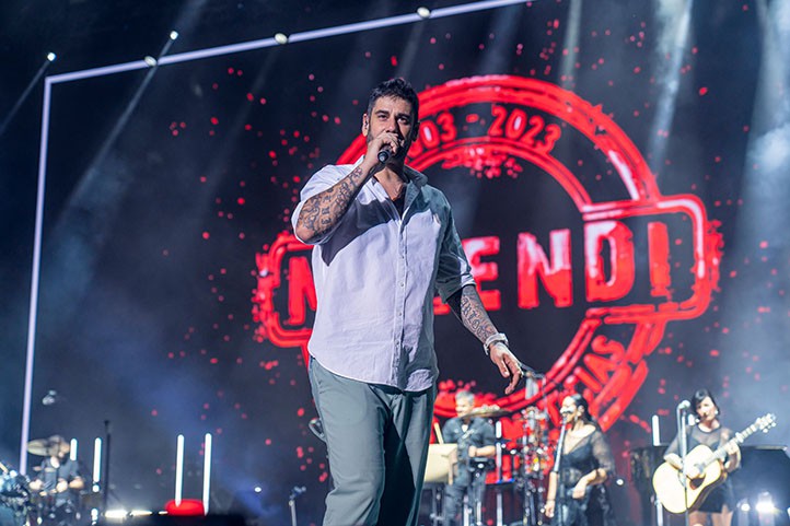 El público disfruta de los grandes éxitos de Melendi por segundo día en Marbella