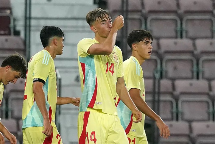 Dean Huijsen marca su primer gol con España en la victoria (1-2) sobre Escocia