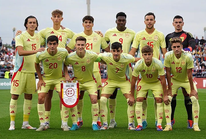 Dean Huijsen titular en la clasificación de España para el Europeo sub-21