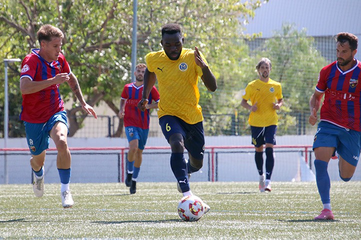 El FC Marbellí cae en casa ante el Torre del Mar en un partido cerrado (0-1)