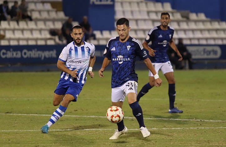 El sueño del liderato se torna pesadilla para el Marbella ante el Alcoyano (2-1)