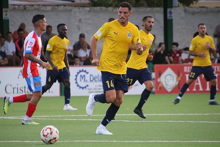 El FC Marbellí sale goleado de su visita al Torredonjimeno (4-0)