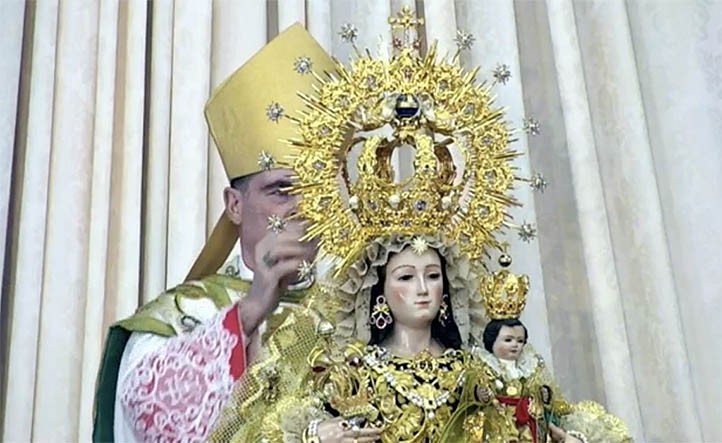 El obispo de Málaga corona a la Virgen del Carmen de Marbella