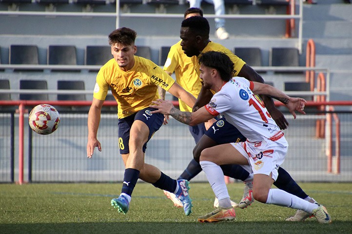 El FC Marbellí vuelve a caer en casa en la visita del Martos CD (0-1)