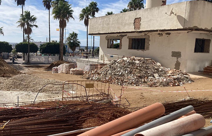 El Ayuntamiento no aclara por qué están paradas las obras del Faro de Marbella