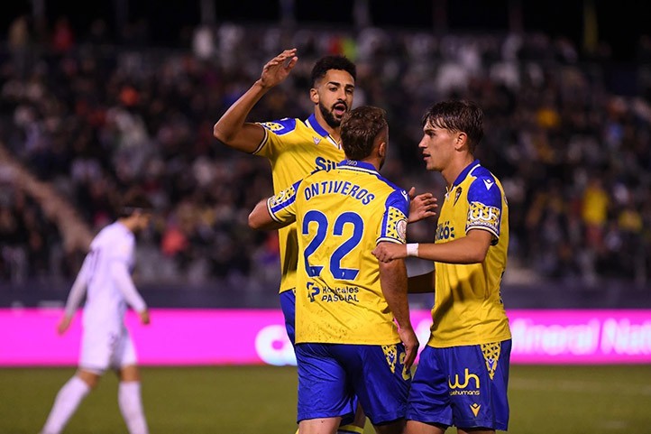 Gol de Ontiveros para sentenciar al Jaén y pasar de ronda en Copa del Rey