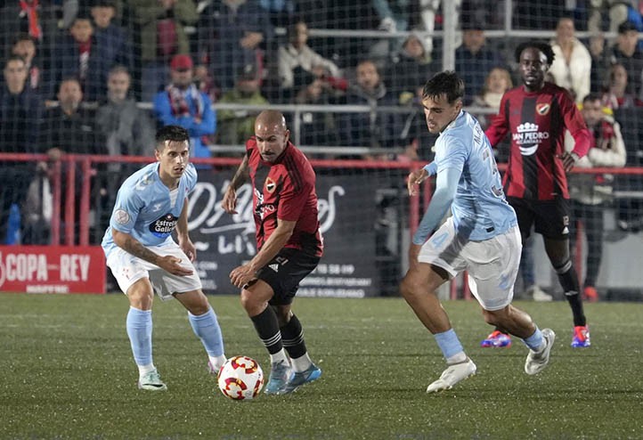 El San Pedro vende cara la derrota ante el Celta en una noche histórica (1-5)