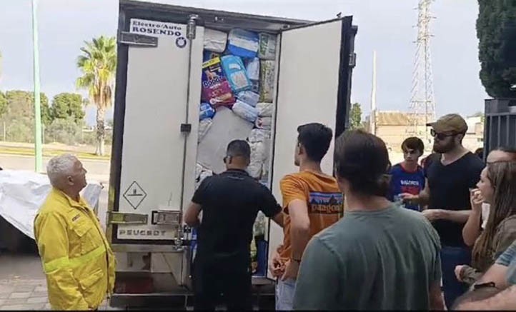 El primer camión con la ayuda desde Marbella ha llegado a Valencia