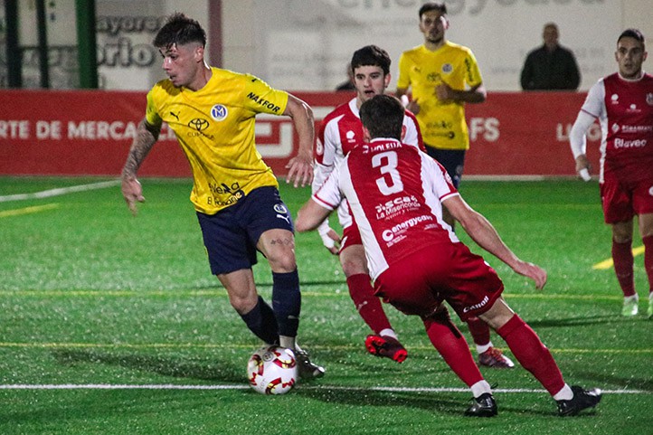 El Marbellí cae al descenso tras encajar una nueva derrota en Torreperogil (2-0)