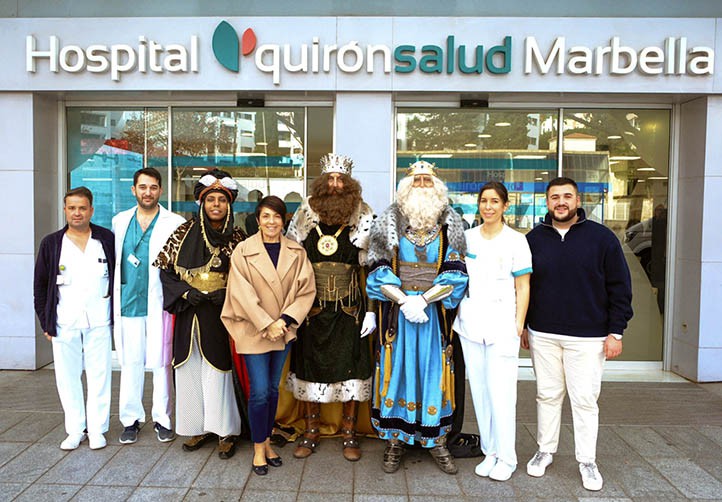 Los Reyes Magos visitan a los niños en el Hospital Quirónsalud Marbella