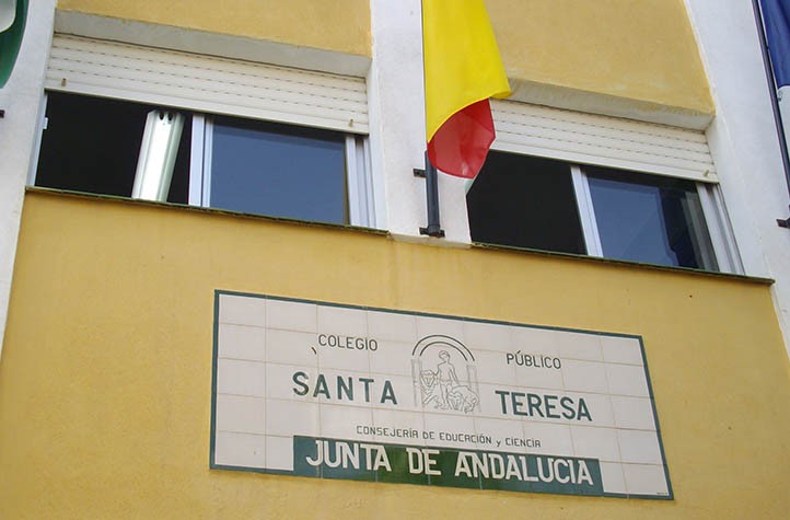 En estado crítico un joven tras intentar robar en un colegio de Marbella