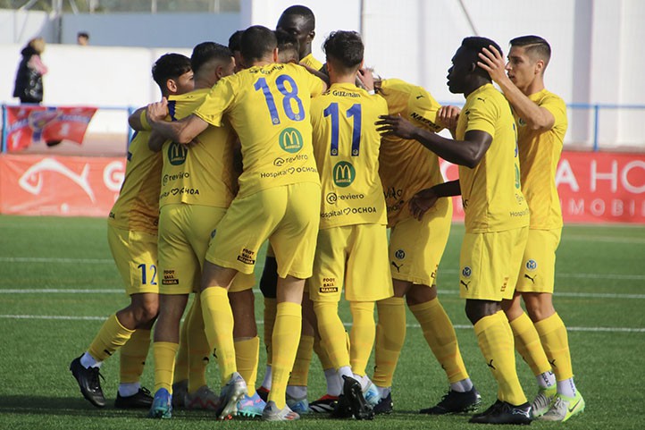 El FC Marbellí vence en Torre del Mar y suma su tercer triunfo consecutivo (1-2)