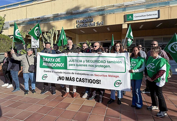 Protesta en el Hospital Costa del Sol en defensa de los vigilantes de seguridad