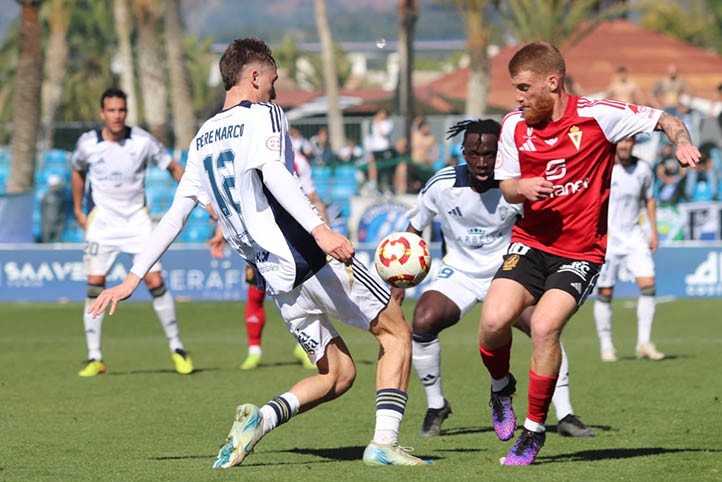 El Marbella vuelve a las andadas ante el Murcia y se hunde más (1-4)