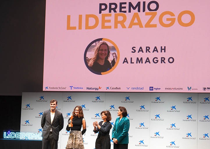 Sarah Almagro recoge el premio al Liderazgo de la plataforma Lideremos