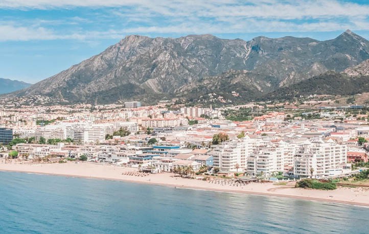 Marbella empieza 2025 con más turistas, pero menos pernoctaciones