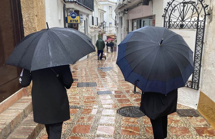 El aviso naranja solo deja pequeñas precipitaciones en Marbella