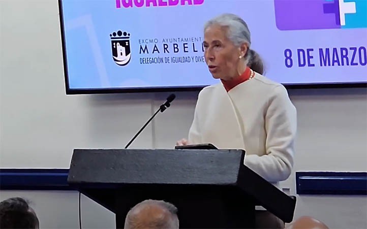 Marbella celebra el acto institucional del 8-M con manifiesto y homenaje