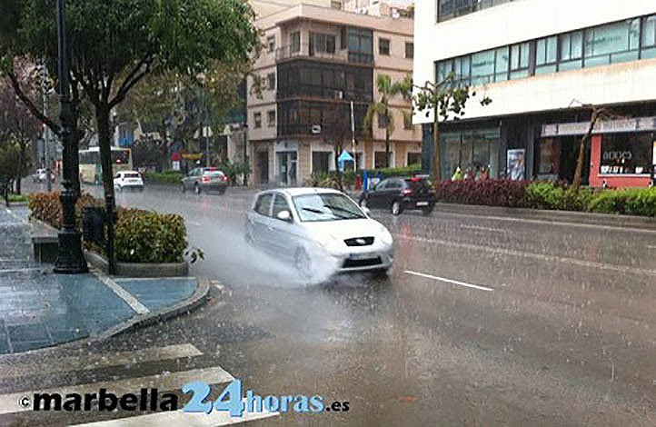 Domingo lluvioso en Marbella con 70 litros y tromba de agua a medianoche