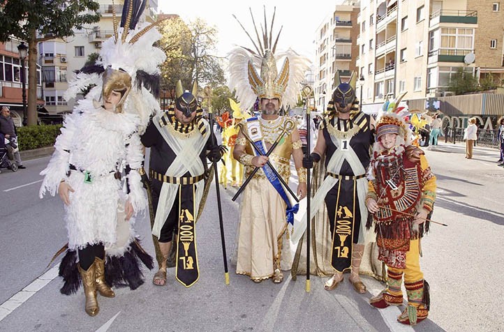 El Desfile del Humor despide con retraso el Carnaval de Marbella 2025