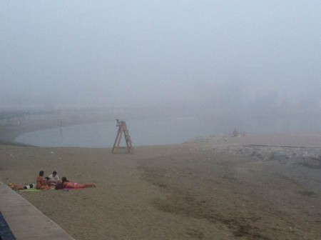 El viento de poniente disipa la niebla en el municipio