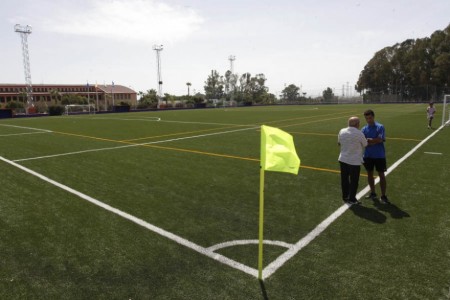 El campo de La Campana estrena césped artificial