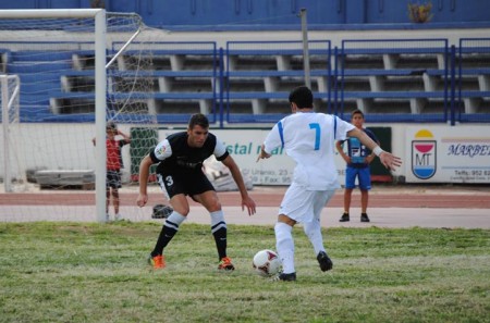 El Marbella estrena en Villacarrillo su casillero de victorias (2-3)