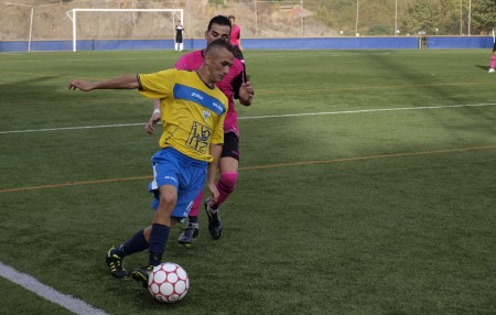 El Atlético Marbellí encaja (2-3) su tercera derrota consecutiva