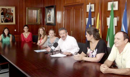 La plaza de la Iglesia acoge hoy el desfile a beneficio de Aspandem