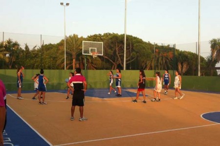 El cadete femenino del CB Costa Marbella juega dos amistosos