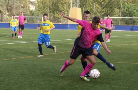 El Atlético Marbellí cae (3-2) en el tiempo añadido