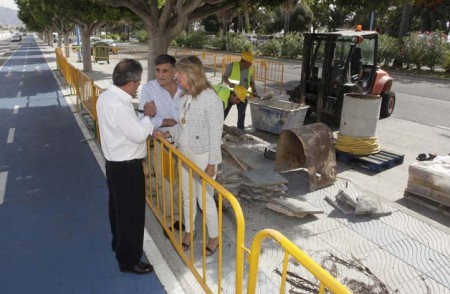 El Ayuntamiento reforma siete accesos a las playas de San Pedro y Nueva Andalucía