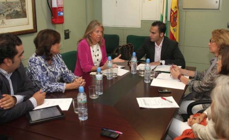 La alcaldesa reclama a la Junta inversiones pendientes en sanidad e infraestructuras