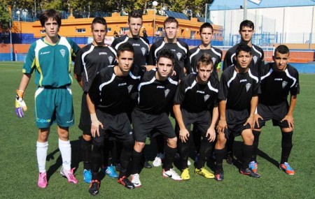 El Marbella solo tiene dos equipaciones que comparten el equipo de Tercera y el juvenil