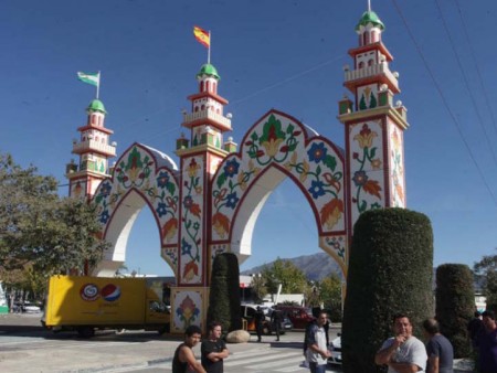 Últimos retoques para la Feria y Fiestas de San Pedro Alcántara que comienza este martes