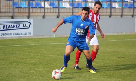 Velasco gana con el Melilla y Cristian entra por primera vez en la convocatoria del Avilés