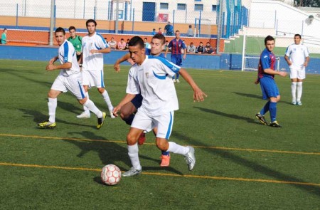 Los Compadres supera al colista Iliturgi (2-1) y vuelve a ganar en casa