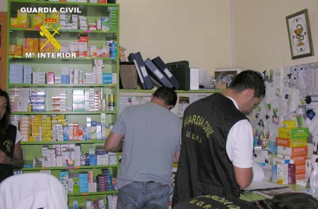 Tres farmacéuticos detenidos y 23 médicos imputados por fraude al cargar medicamentos a pensionistas