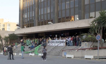 La AMPA del colegio Vargas Llosa mantiene la protesta del miércoles pese a la reunión del día antes