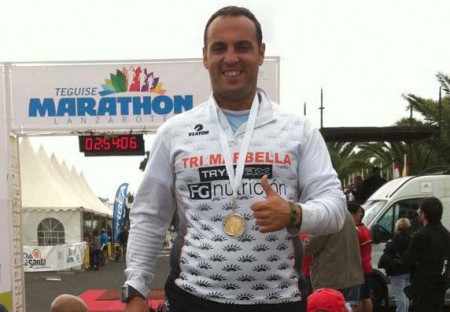 El Atlético Marbella homenajeará este domingo al triatleta Javier Mérida